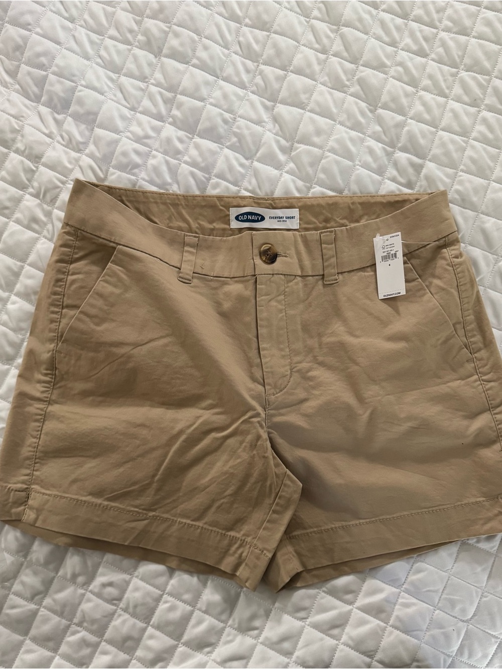 Old Navy Women's Tan Chino Shorts - Size 6